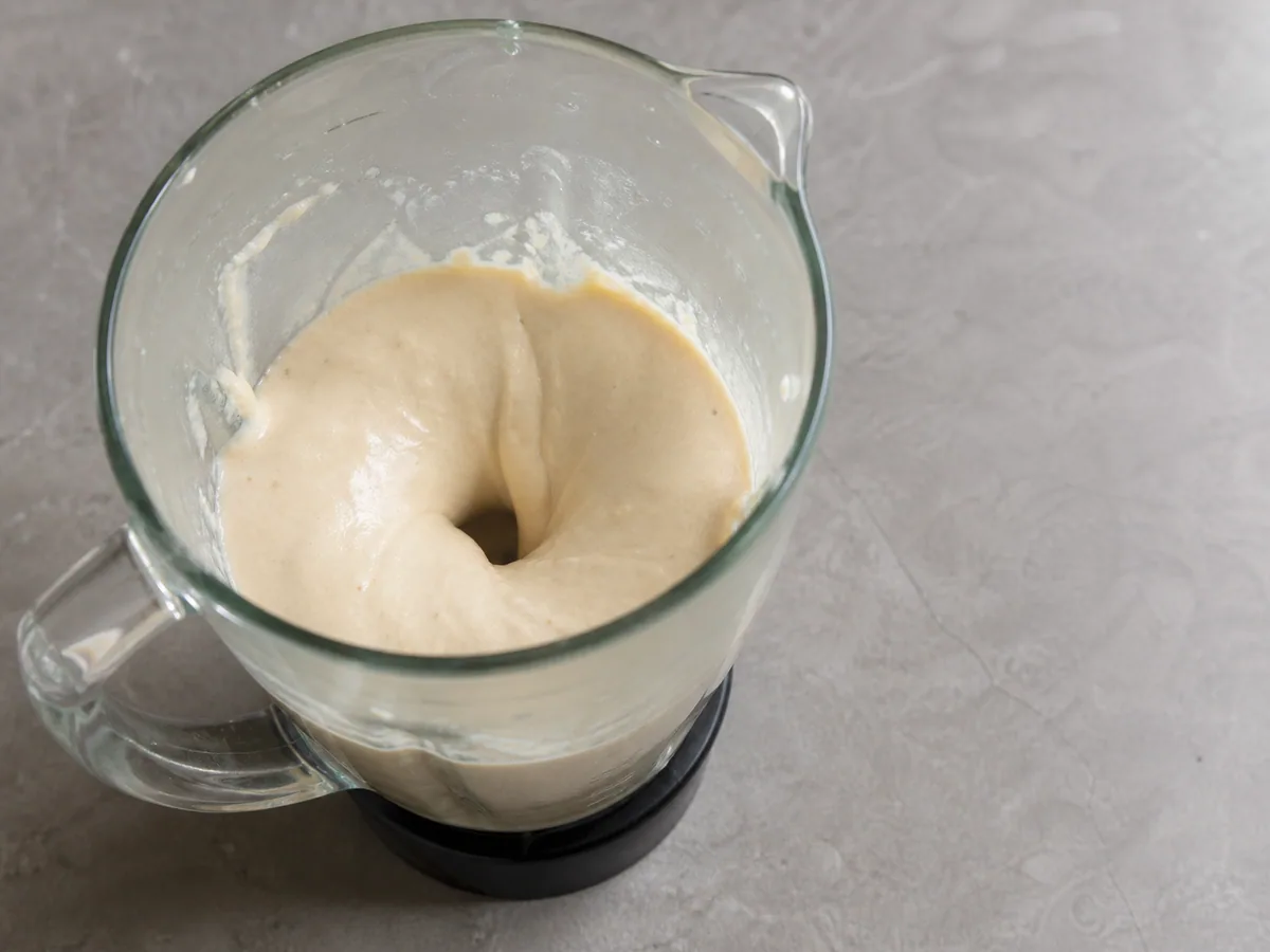Blend the smoothie base during preparation