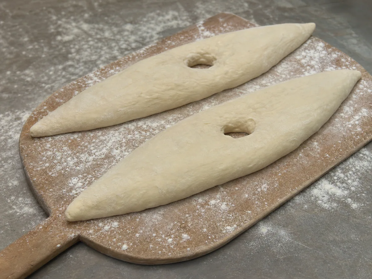 Pan shoti georgiano: da forma a los panes puntiagudos