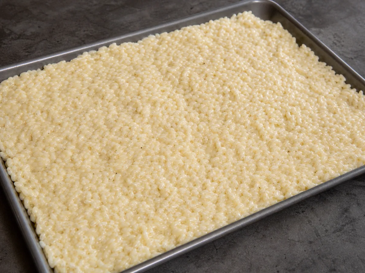 Sazona y enfría el arroz durante la preparación