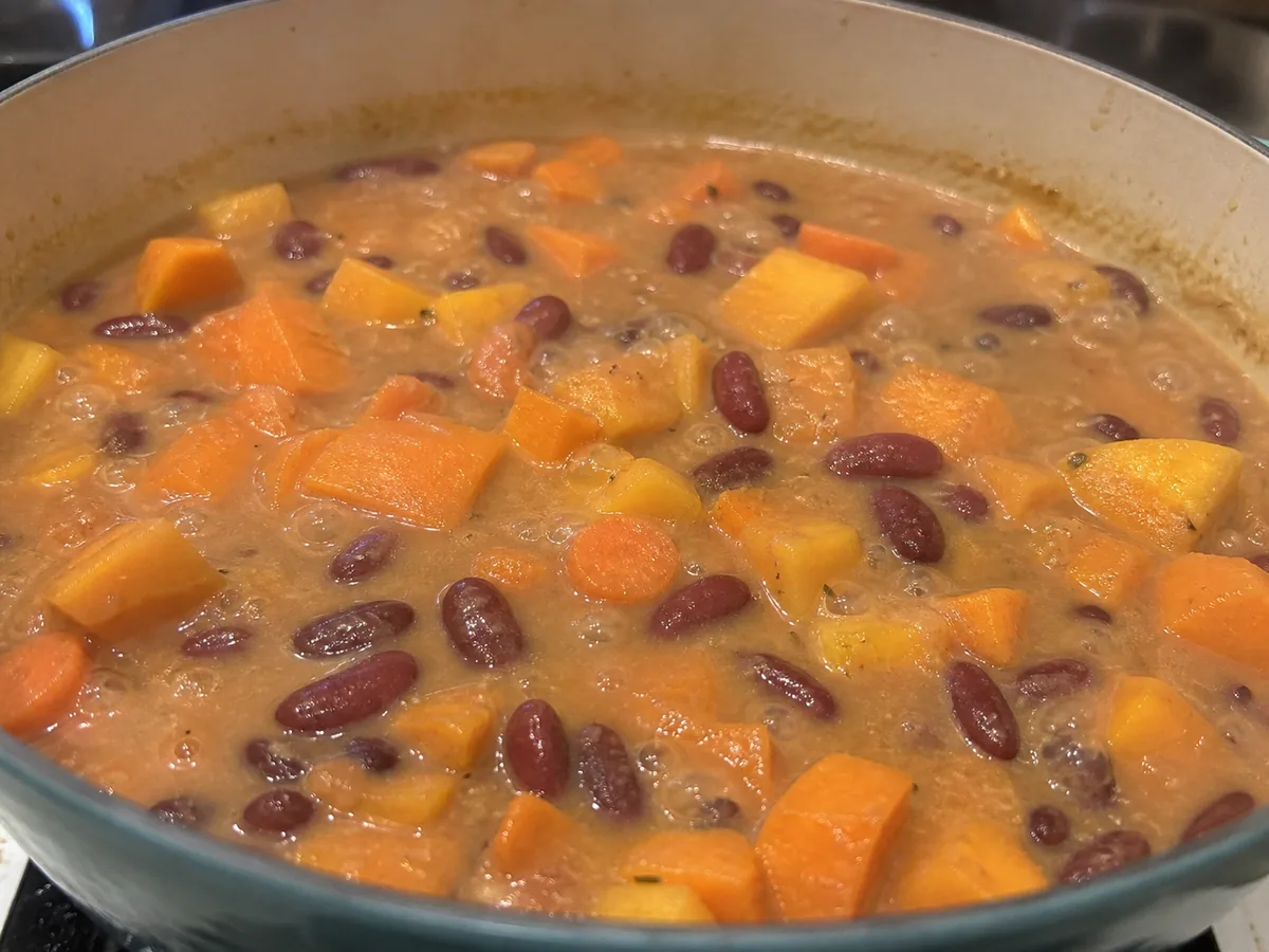 Cuece las raíces y los frijoles durante la preparación