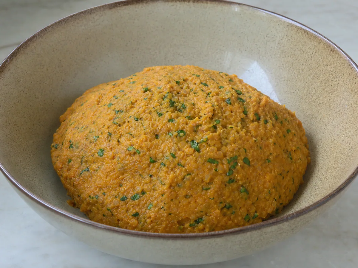 Mix and rest the pumpkin-bulgur shell during preparation