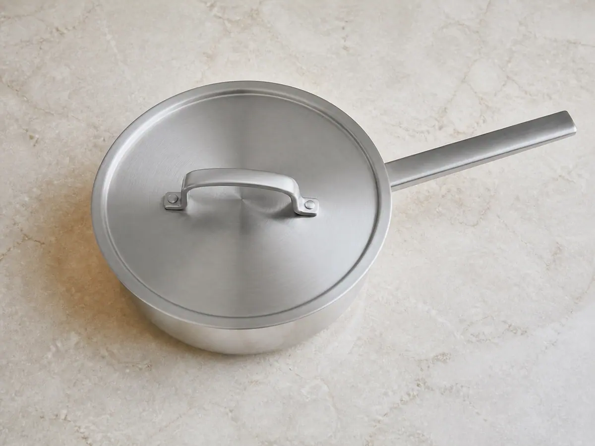 Covered saucepan of rice and toasted vermicelli simmering with the lid in place