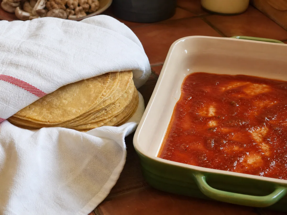 Warm the tortillas and prepare the dish during preparation