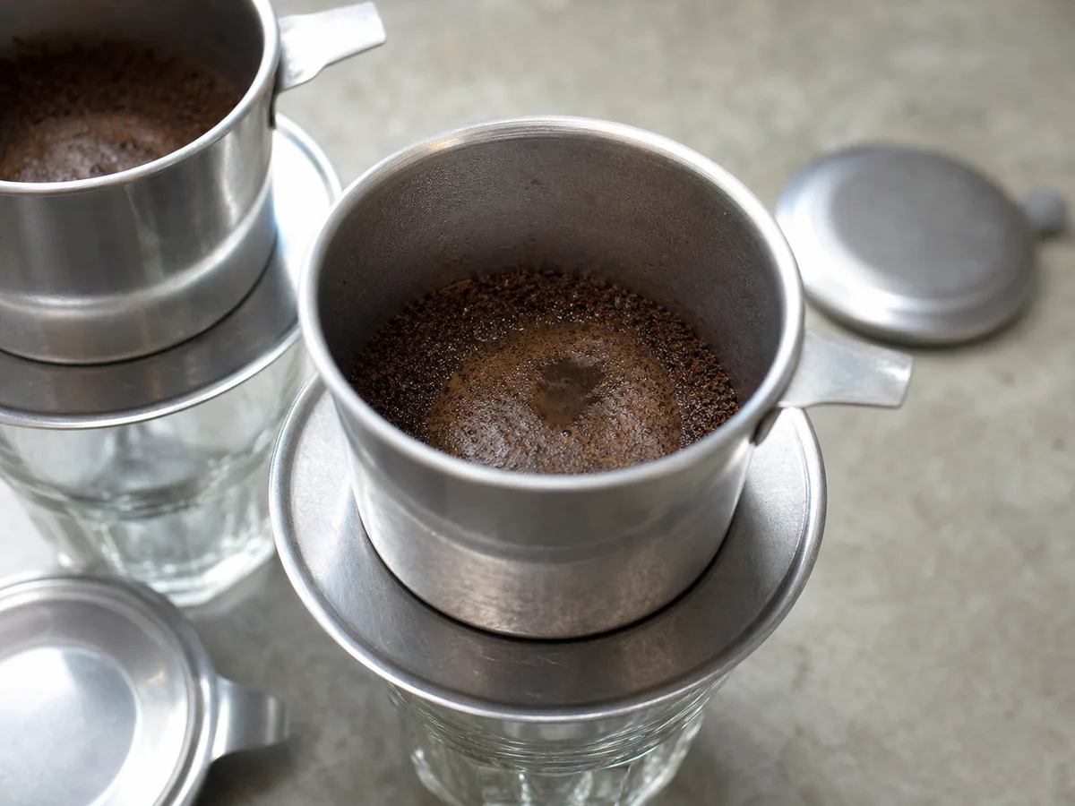 Grind and bloom the coffee during preparation